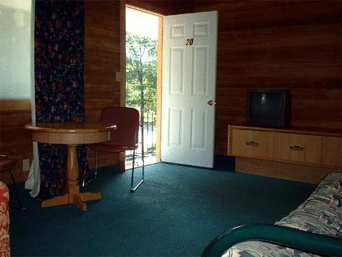 Riverview Lodge Wasaga Beach Room photo